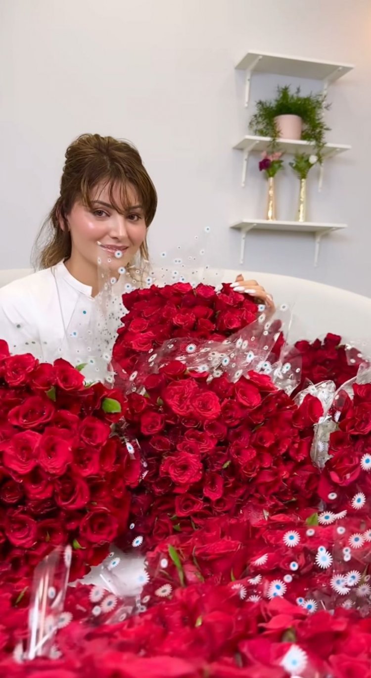 Urvashi Rautela receives 1 lac luxury roses from her diehard fans wishing her speedy recovery, netizens love it